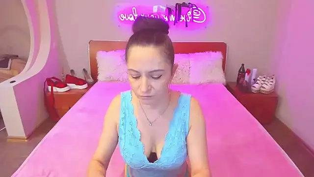 Snapshot of AngellLika chatting on May 2026 10:01:01 AM AngellLika online show from May 2026 10:01:01 AM