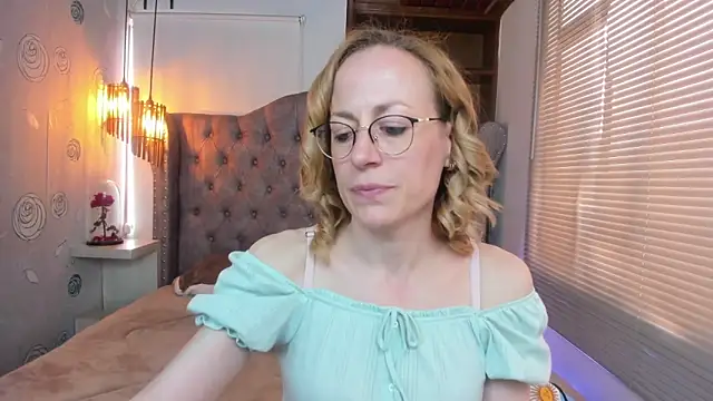 Snapshot of SammySanders chatting on February 2025 05:04:02 PM SammySanders online show from February 2025 05:04:02 PM