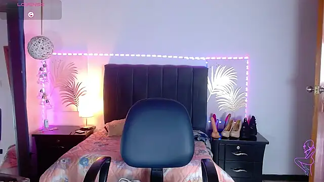 Julietacollins06 online show from February 2025 01:37:01 PM