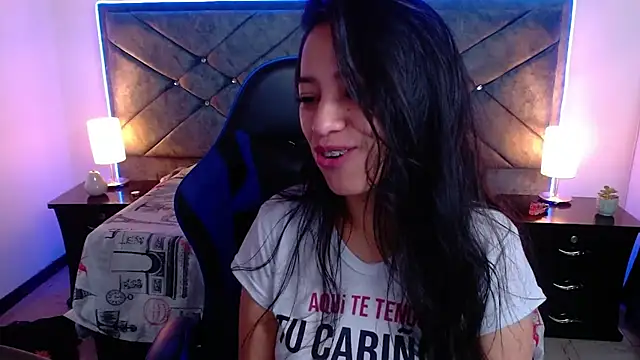 Julietacollins06 online show from November 2025 01:11:01 PM