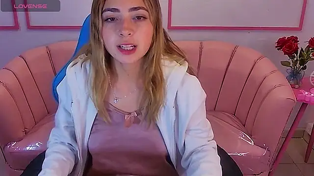 Snapshot of channel_blonde_a chatting on December 2024 08:11:02 AM channel blonde a online show from December 2024 08:11:02 AM