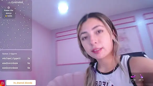 Snapshot of channel_blonde_a chatting on January 2025 01:53:02 AM channel blonde a online show from January 2025 01:53:02 AM