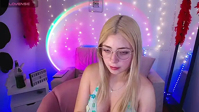 Snapshot of channel_blonde_a chatting on March 2025 06:07:01 PM channel blonde a online show from March 2025 06:07:01 PM