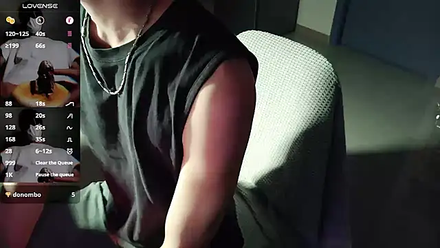 Snapshot of FEIYU001 chatting on March 2025 02:10:01 PM FEIYU001 online show from March 2025 02:10:01 PM