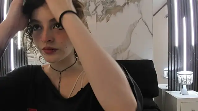 EvaHalsey online show from September 2025 07:25:01 PM