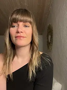 Snapshot of Milla__one chatting on February 2025 04:39:02 PM Milla  one online show from February 2025 04:39:02 PM