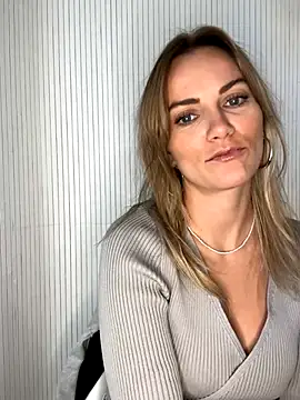 Snapshot of Milla__one chatting on September 2025 10:39:02 AM Milla  one online show from September 2025 10:39:02 AM