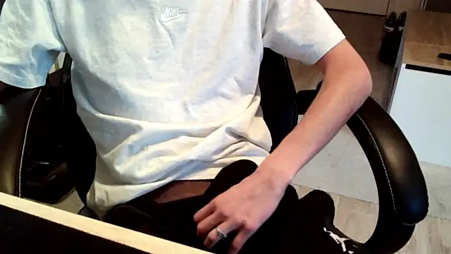 ElViko11 online show from October 2025 08:38:01 AM