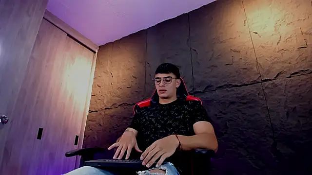 Snapshot of joseph_boy chatting on January 2026 11:26:01 AM joseph boy online show from January 2026 11:26:01 AM