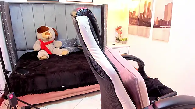 Alaia Cute online show from March 2025 08:52:01 AM