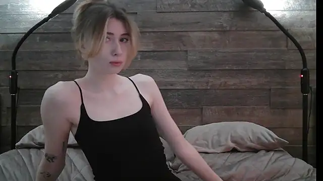 ErikaShyy online show from February 2025 10:45:01 AM