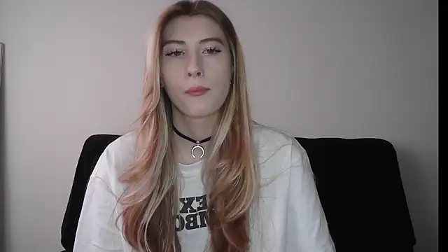 ErikaShyy online show from November 2025 11:33:01 AM