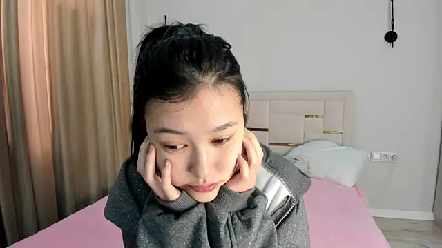 Lola Peach online show from April 2026 04:48:01 AM