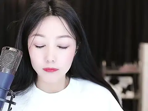 Nuyoah-77 online show from March 2025 06:04:02 PM