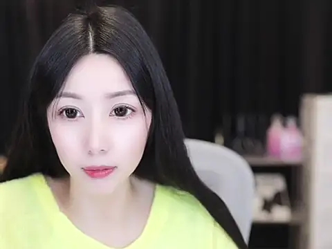 Nuyoah-77 online show from November 2025 04:03:01 PM