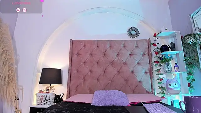 LadyAvalon online show from November 2025 06:00:02 PM