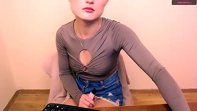 Felliciya online show from December 2024 12:33:01 PM