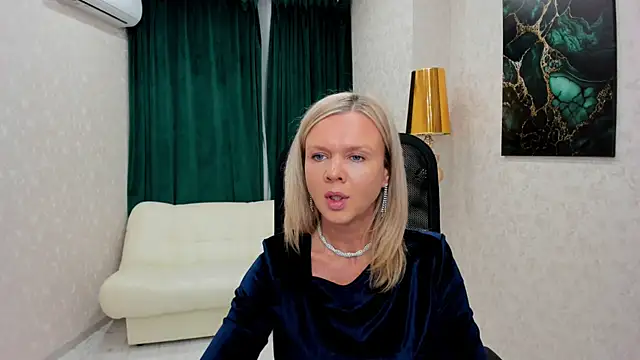 AgathaKlouin online show from February 2025 07:30:01 PM