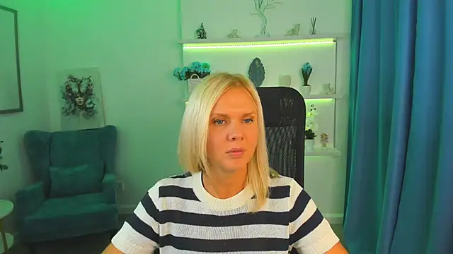 AgathaKlouin online show from September 2025 07:13:01 PM