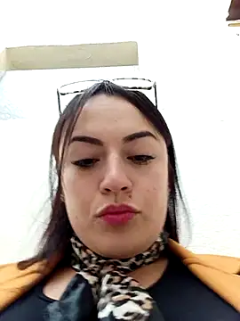 Snapshot of Lesly_10- chatting on October 2025 12:34:02 PM Lesly 10- online show from October 2025 12:34:02 PM