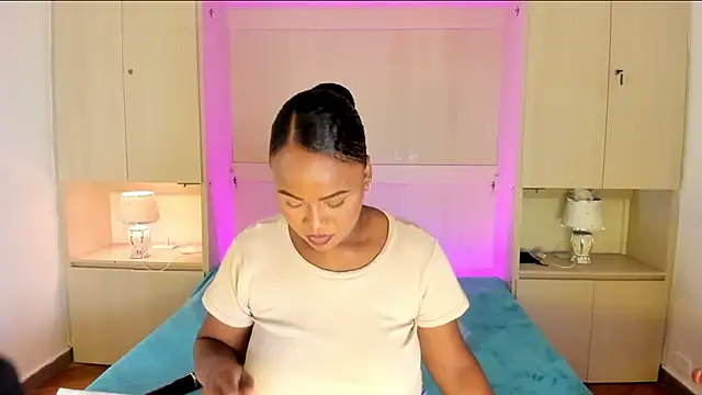 EmilyyStuart online show from February 2026 07:31:01 PM