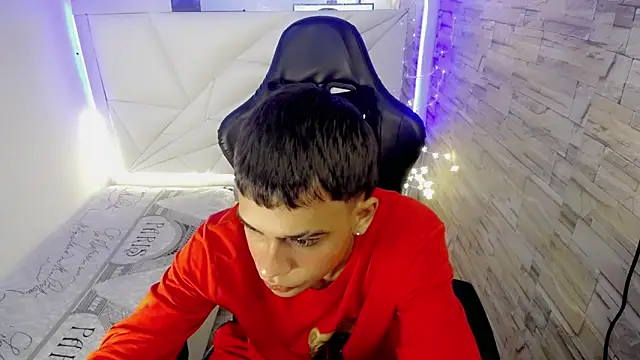 zacariasss  online show from December 2024 07:45:02 PM