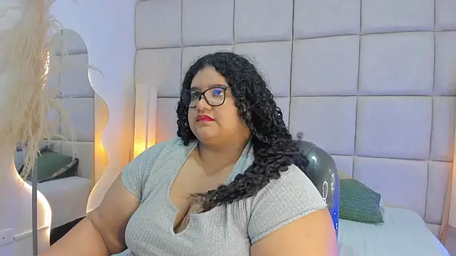 Miley Collins online show from November 2025 07:54:01 PM