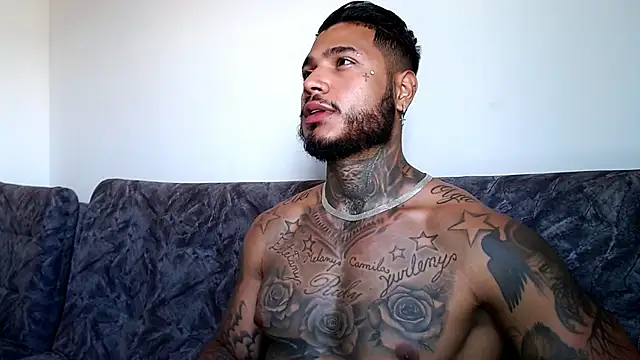 Snapshot of Exotic_tatto27121 chatting on January 2025 04:36:01 PM Exotic tatto27121 online show from January 2025 04:36:01 PM