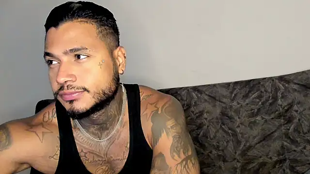 Snapshot of Exotic_tatto27121 chatting on October 2025 11:07:01 PM Exotic tatto27121 online show from October 2025 11:07:01 PM