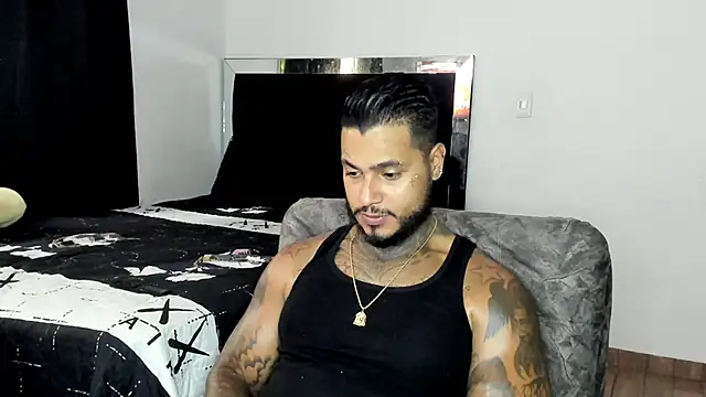 Snapshot of Exotic_tatto27121 chatting on April 2026 10:33:02 PM Exotic tatto27121 online show from April 2026 10:33:02 PM