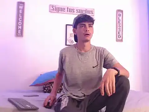 Snapshot of harrytomson_1 chatting on December 2024 01:50:01 AM harrytomson 1 online show from December 2024 01:50:01 AM