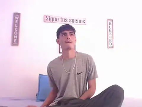 Snapshot of harrytomson_1 chatting on December 2024 03:04:01 PM harrytomson 1 online show from December 2024 03:04:01 PM