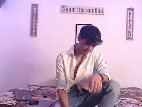 Snapshot of harrytomson_1 chatting on January 2025 10:30:02 PM harrytomson 1 online show from January 2025 10:30:02 PM