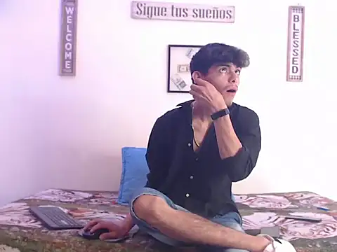 Snapshot of harrytomson_1 chatting on January 2025 09:14:02 PM harrytomson 1 online show from January 2025 09:14:02 PM