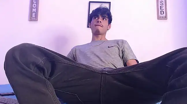 Snapshot of harrytomson_1 chatting on March 2025 07:21:02 AM harrytomson 1 online show from March 2025 07:21:02 AM