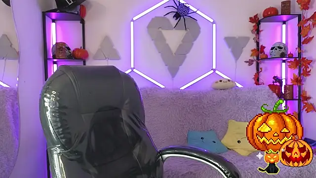 littlevixen18 online show from October 2025 06:52:02 PM