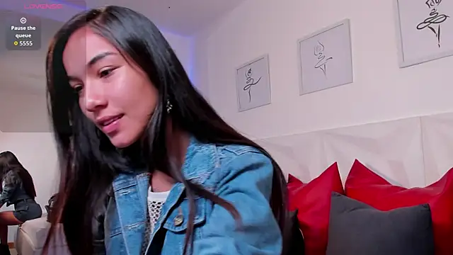 scarlet castro online show from December 2025 04:14:01 PM