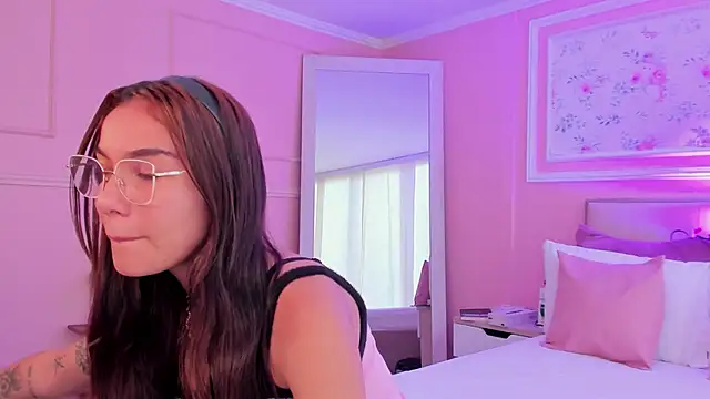 scarlet castro online show from March 2026 04:35:02 PM