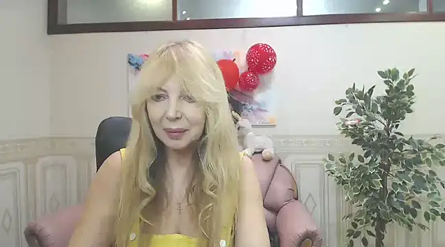 Snapshot of Anna_Diax chatting on February 2025 04:00:02 PM Anna Diax online show from February 2025 04:00:02 PM