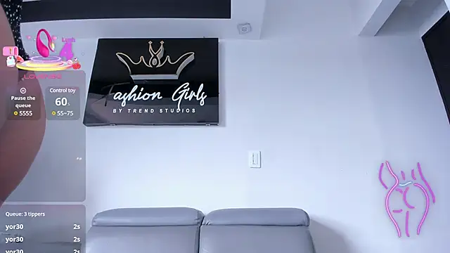 Snapshot of RoxyRoss_ chatting on March 2025 05:11:02 PM RoxyRoss online show from March 2025 05:11:02 PM