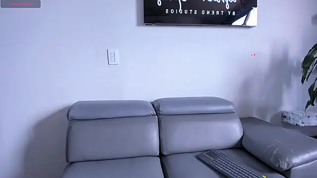 Snapshot of RoxyRoss_ chatting on March 2025 02:14:01 PM RoxyRoss online show from March 2025 02:14:01 PM