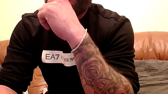 Snapshot of AnodicDemotic chatting on November 2025 12:02:01 AM AnodicDemotic online show from November 2025 12:02:01 AM