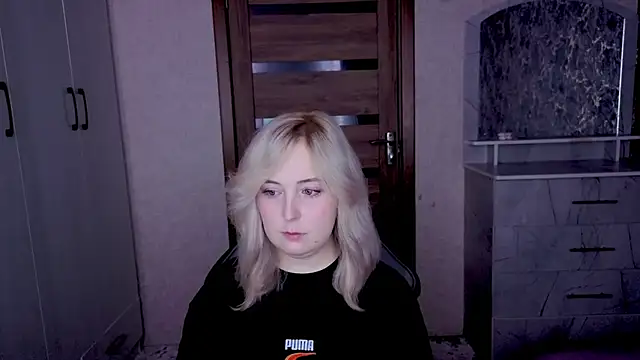 Kristy-Max online show from March 2026 09:31:02 PM