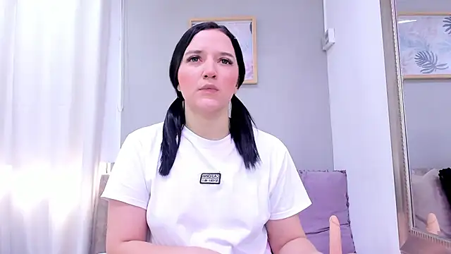 Snapshot of _EmilyJireh_ chatting on April 2026 07:34:01 PM EmilyJireh online show from April 2026 07:34:01 PM
