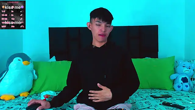 Snapshot of Tonny_twink_ chatting on February 2025 03:52:01 AM Tonny twink online show from February 2025 03:52:01 AM