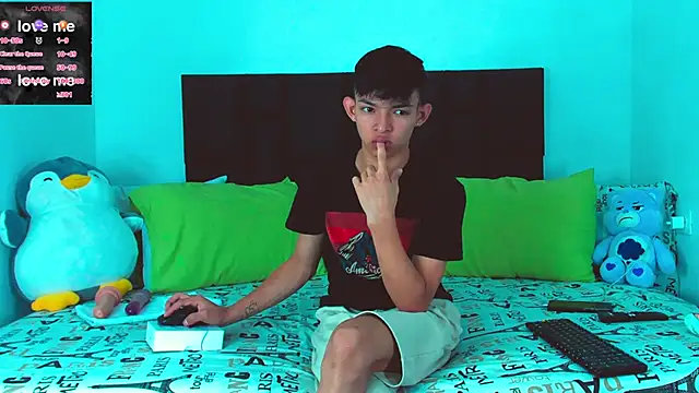 Snapshot of Tonny_twink_ chatting on February 2025 08:11:02 AM Tonny twink online show from February 2025 08:11:02 AM