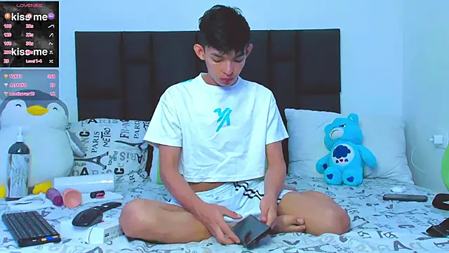 Snapshot of Tonny_twink_ chatting on February 2025 04:35:01 PM Tonny twink online show from February 2025 04:35:01 PM