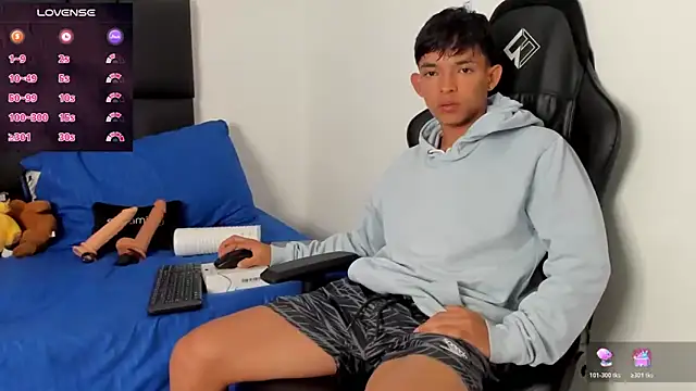 Snapshot of Tonny_twink_ chatting on February 2026 10:41:01 PM Tonny twink online show from February 2026 10:41:01 PM