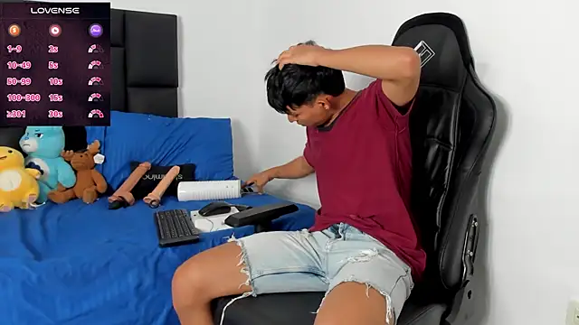 Snapshot of Tonny_twink_ chatting on February 2026 12:14:02 AM Tonny twink online show from February 2026 12:14:02 AM