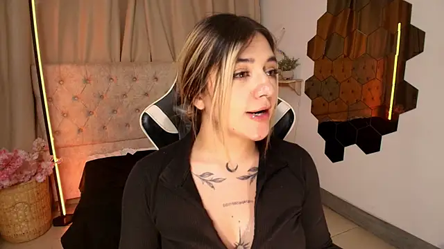 ashleyvalirya online show from March 2025 10:06:02 AM